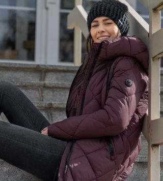 Projmutý střih LINDA v letošní TOP barvě bordó✔️ KHUJO ______ stormfashion.cz ________ #woman #moda #slany #new...